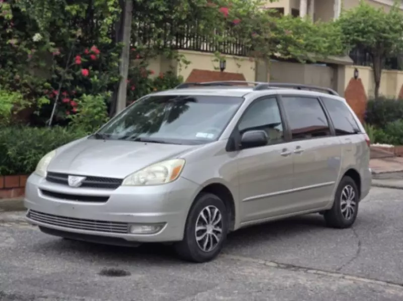 TOYOTA Sienna   - 2004