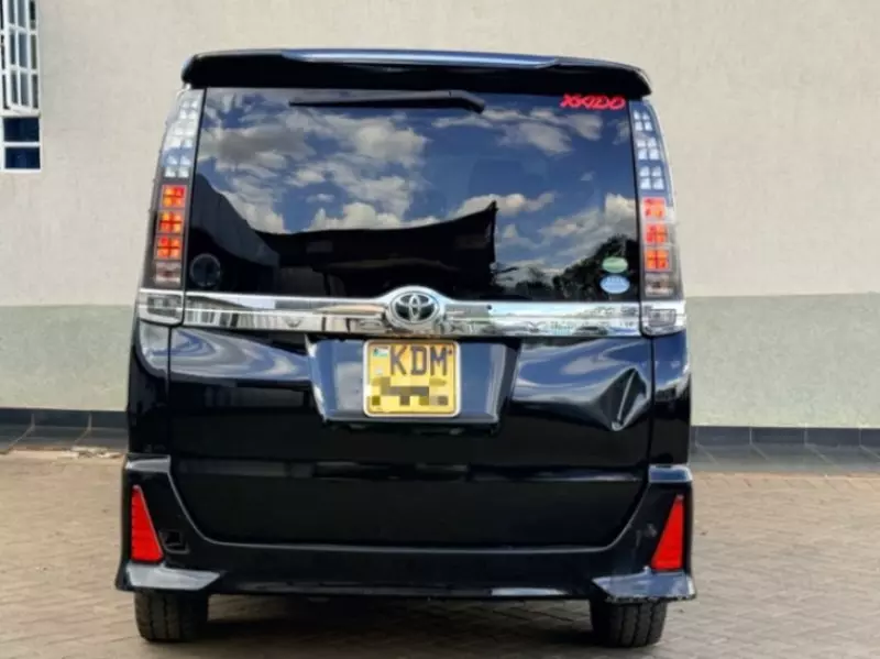 TOYOTA Voxy    - 2016