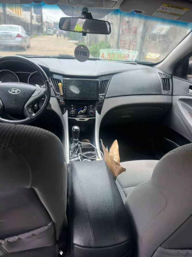 Hyundai Sonata   - 2012