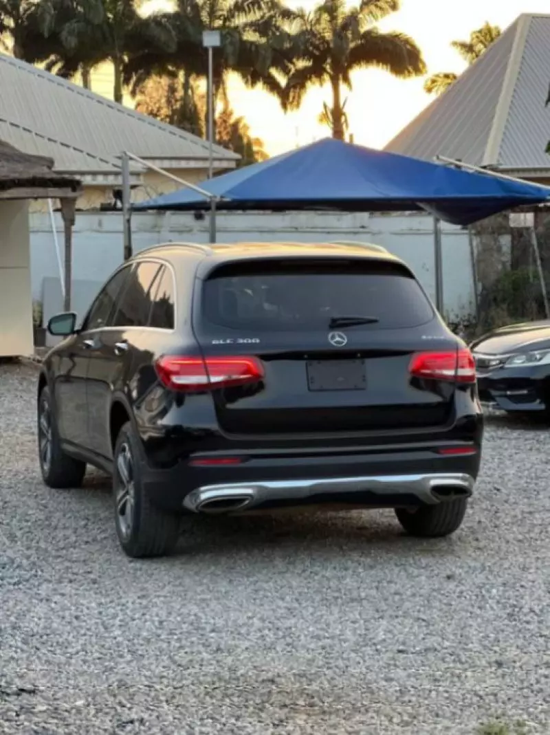 Mercedes-Benz GLC 300   - 2016