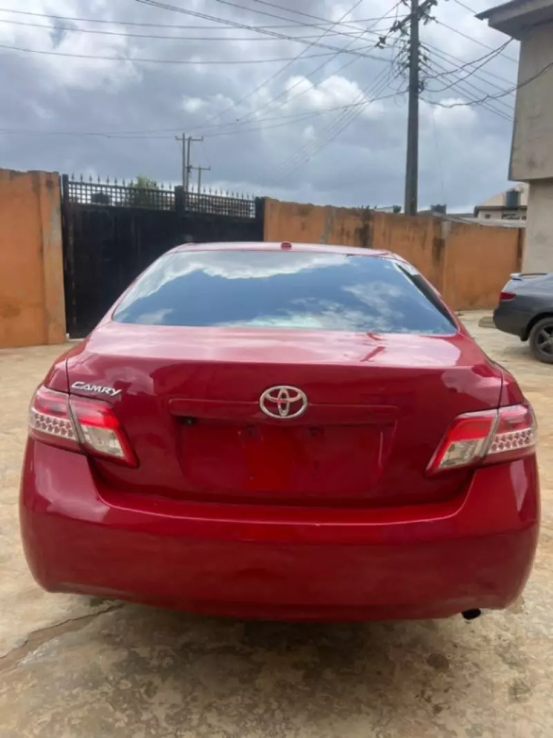 Toyota Camry   - 2010