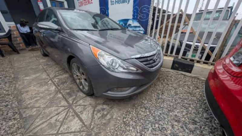 Hyundai Sonata   - 2012
