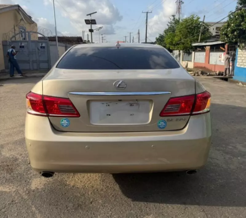 Lexus ES   - 2011