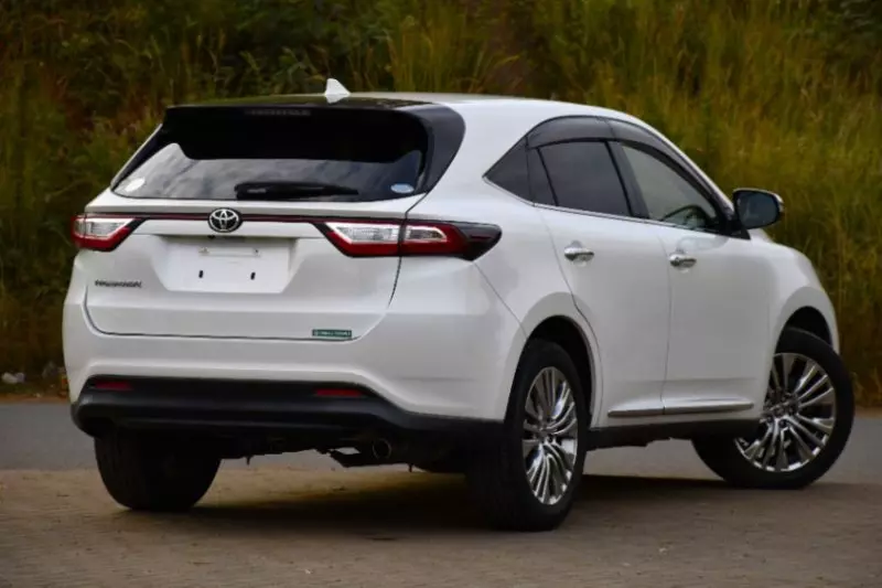 Toyota Harrier   - 2018