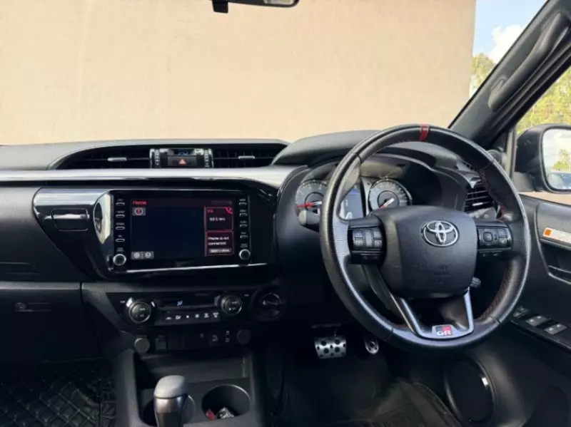 Toyota Hilux    - 2022