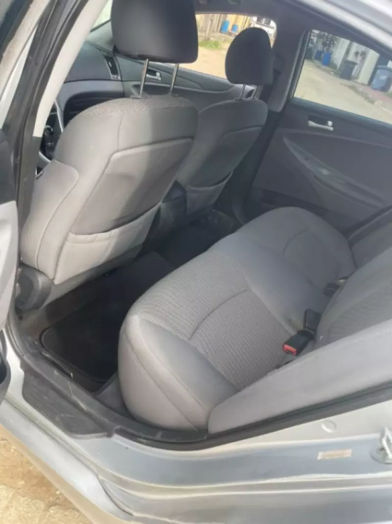 Hyundai Sonata   - 2011