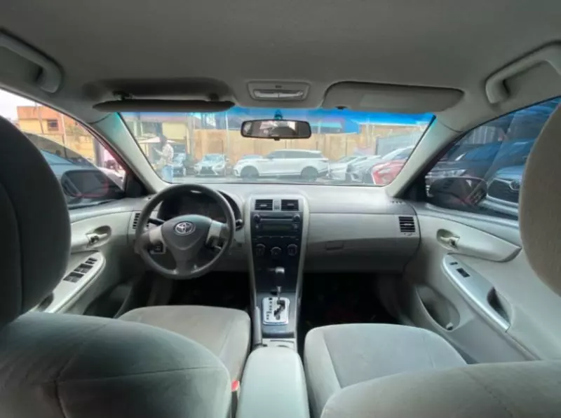 Toyota Corolla   - 2010