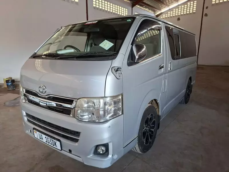 Toyota Hiace   - 2012