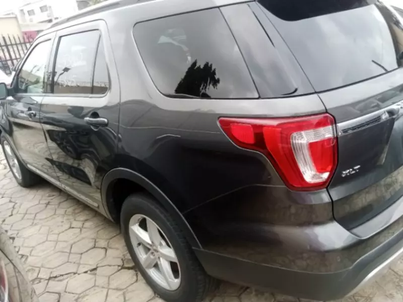 Ford Explorer   - 2017