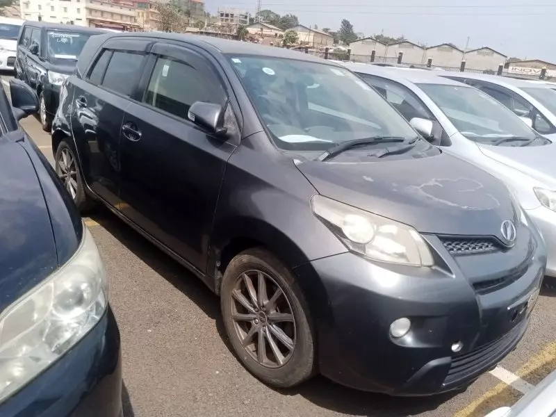 Toyota Ist    - 2012