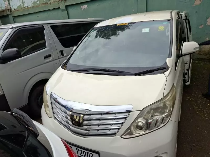 Toyota Alphard   - 2011