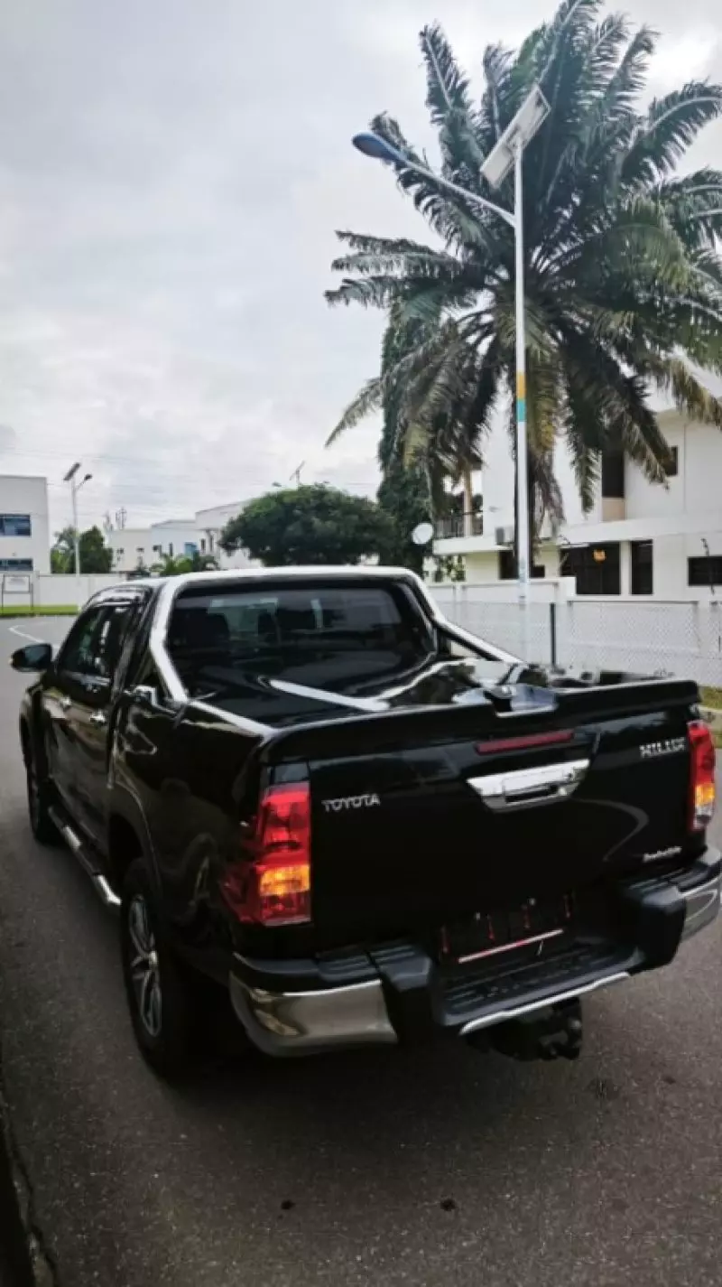 TOYOTA Hilux - 2019