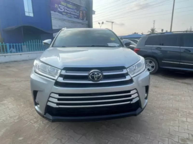 Toyota Highlander   - 2017