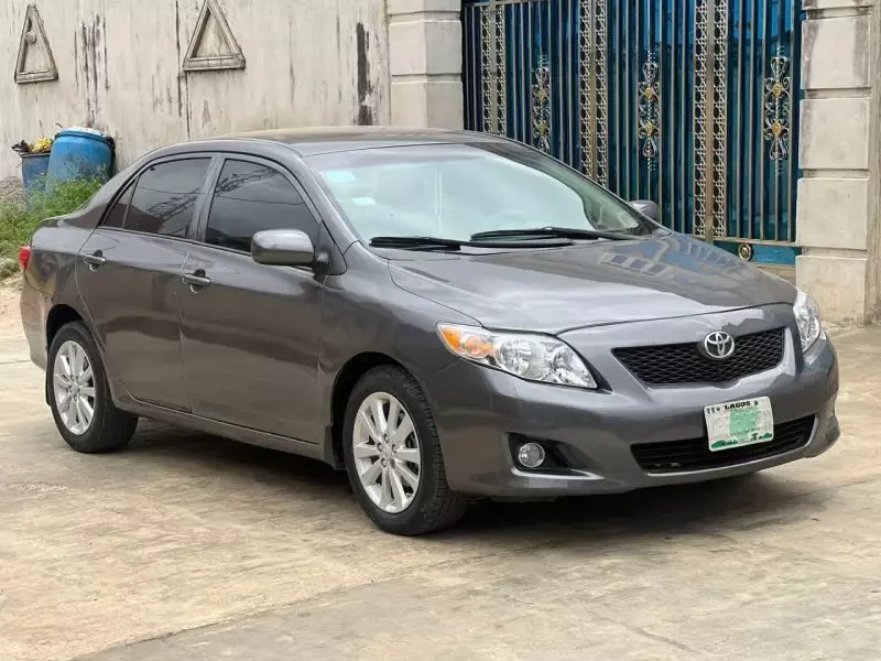Toyota Corolla   - 2009