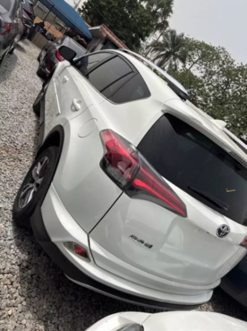 Toyota RAV 4   - 2016