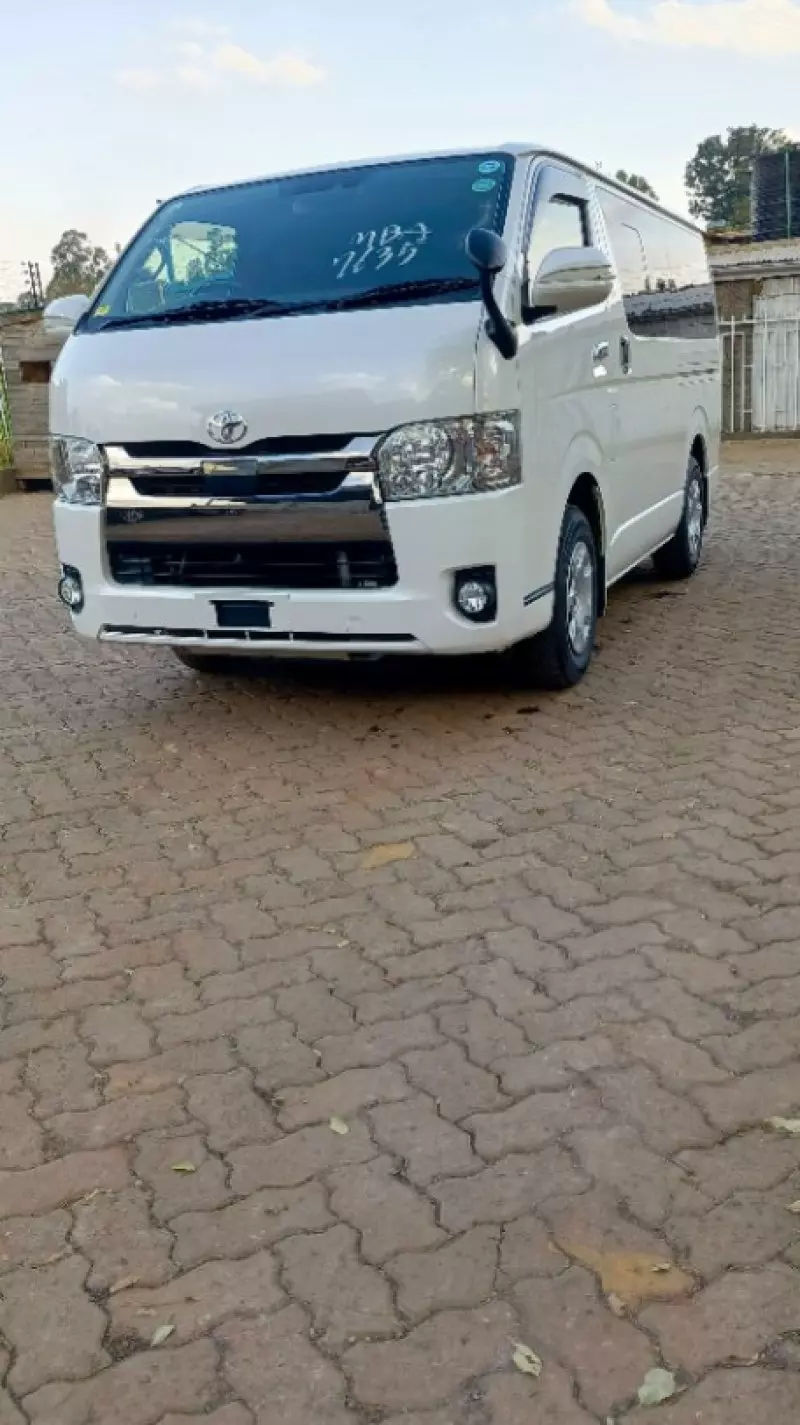 Toyota Hiace   - 2018