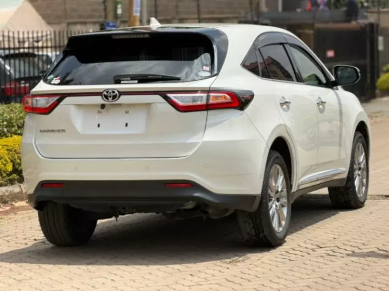 Toyota Harrier   - 2019