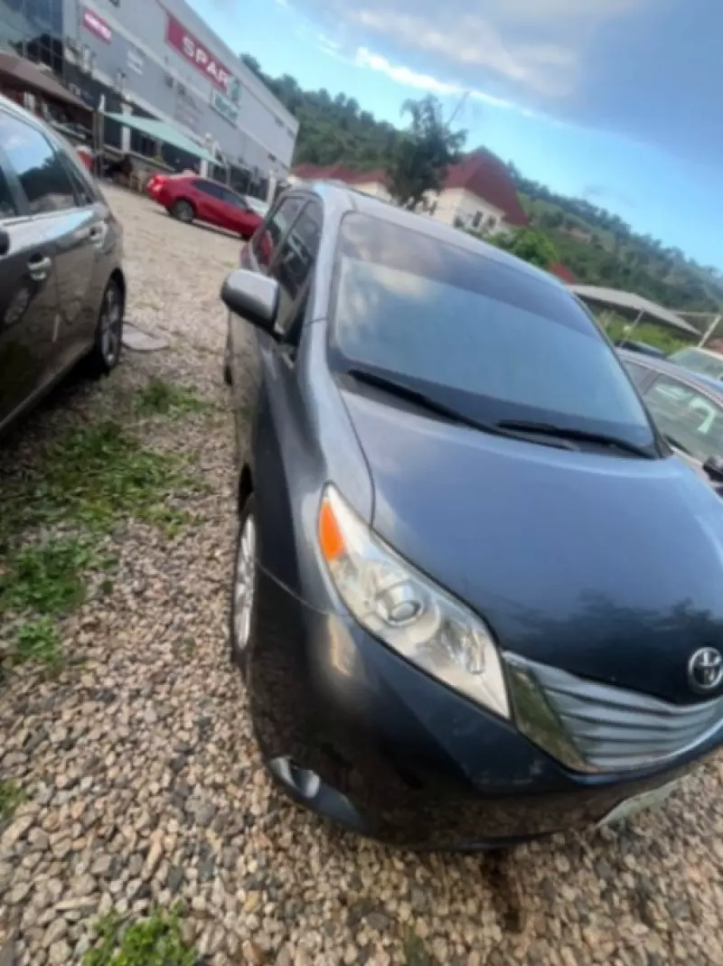 TOYOTA Sienna   - 2015
