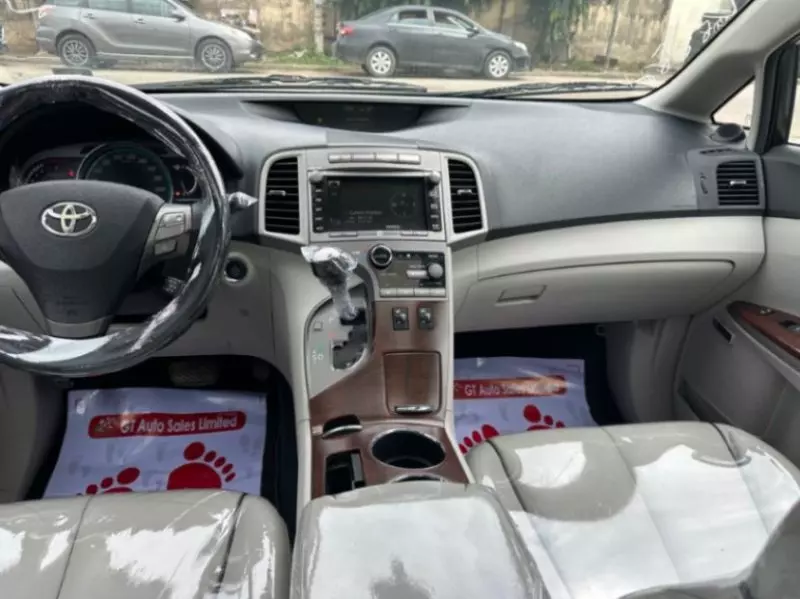 TOYOTA Venza   - 2011