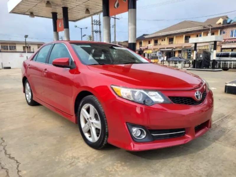 Toyota Camry   - 2014
