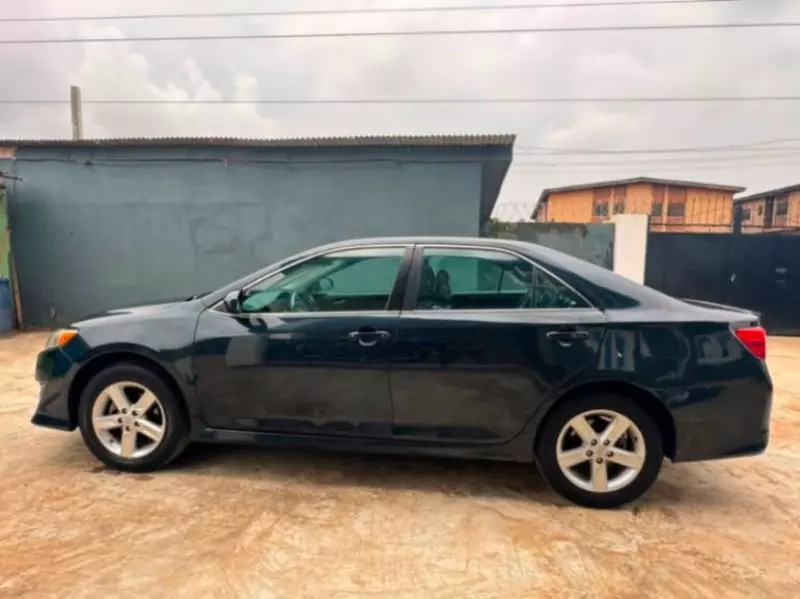 TOYOTA Camry - 2014