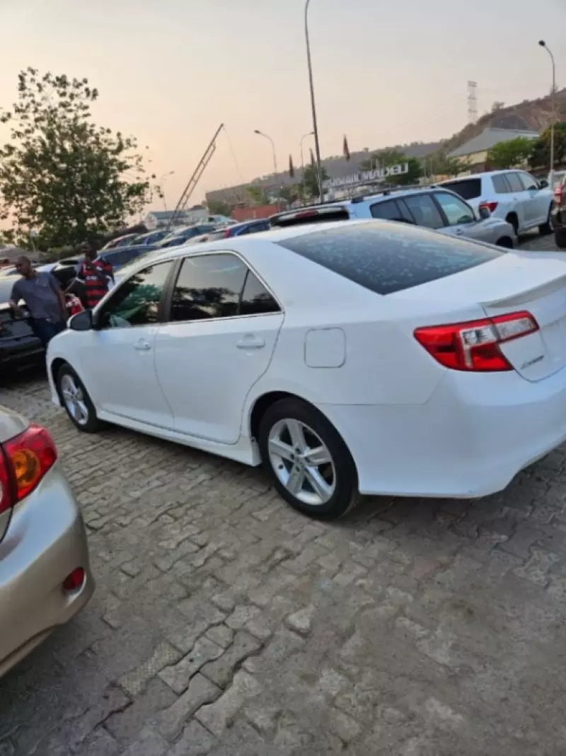 Toyota Camry   - 2014