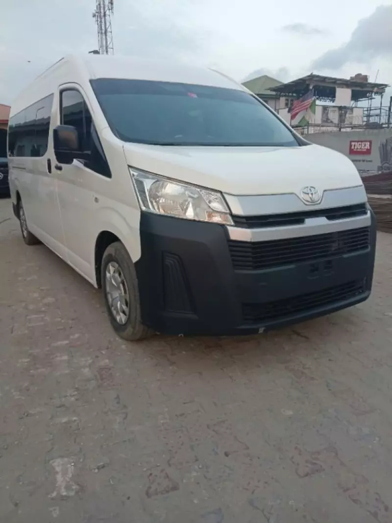 TOYOTA Hiace   - 2019