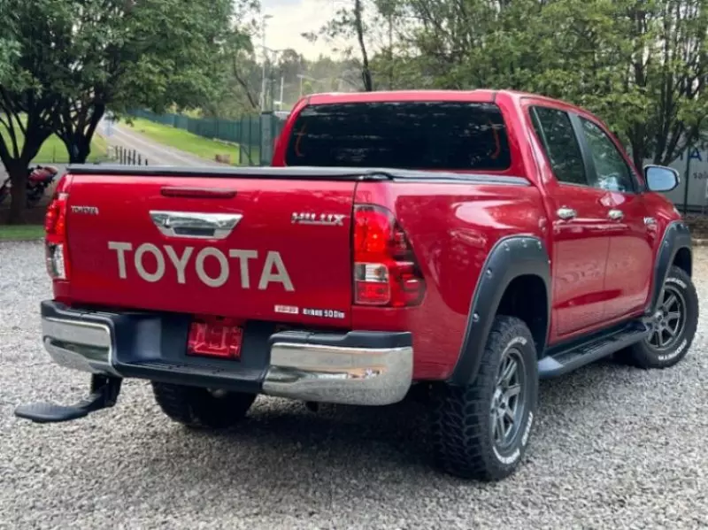 Toyota Hilux   - 2018