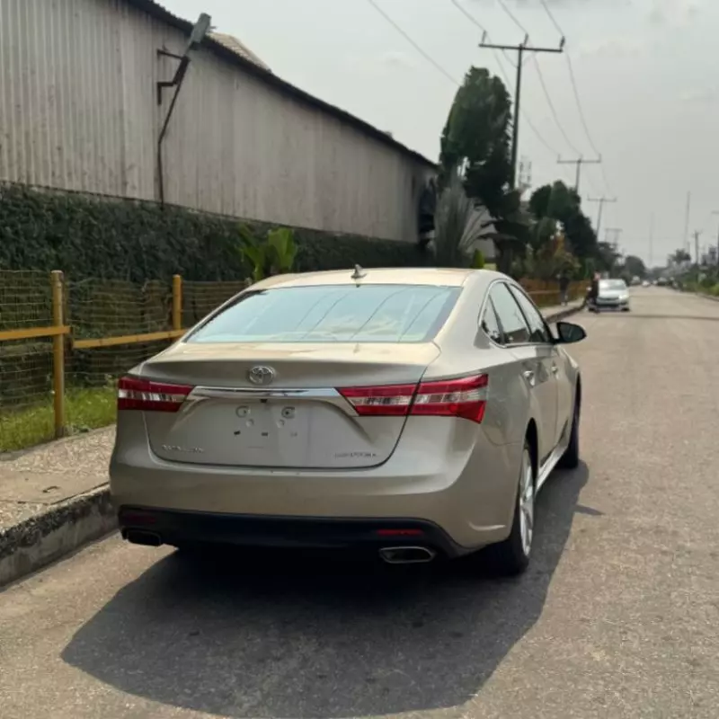 Toyota Avalon   - 2013