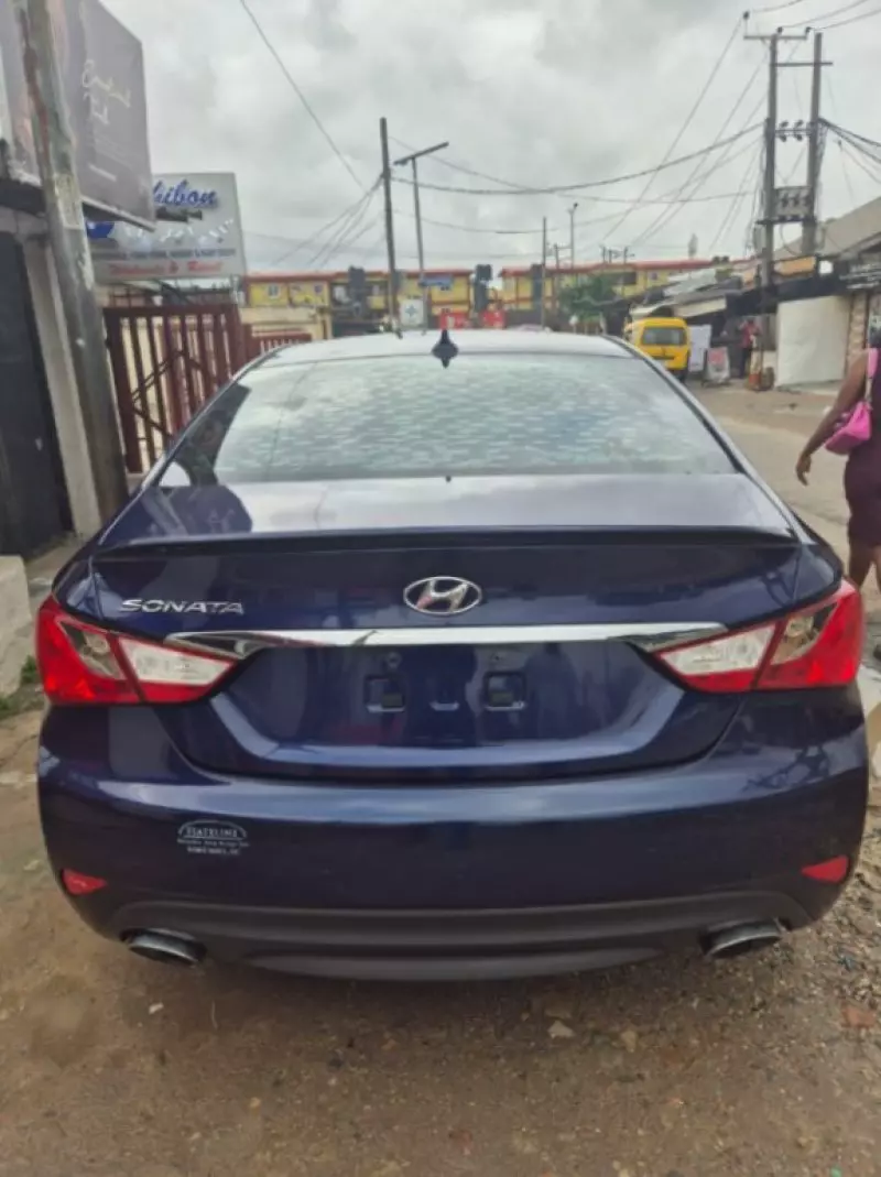 Hyundai Sonata   - 2014
