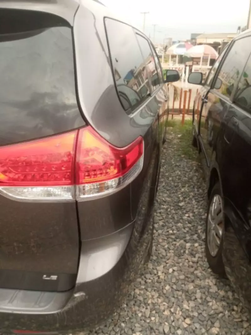 TOYOTA Sienna   - 2013