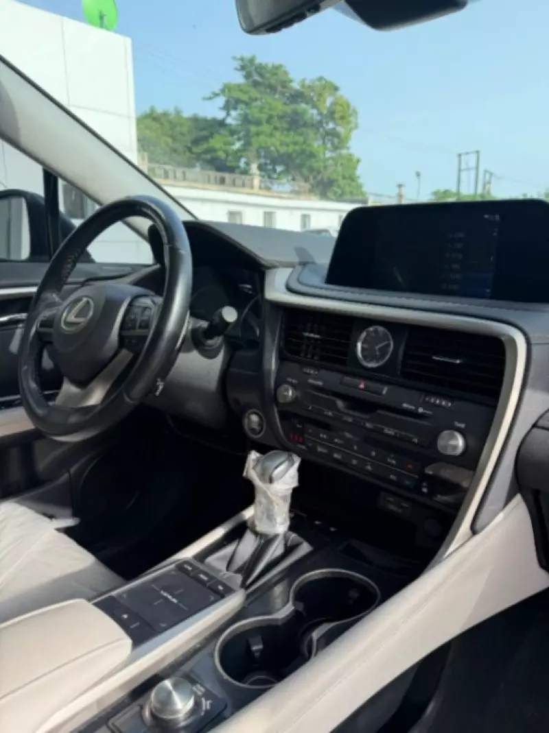 Lexus RX   - 2022
