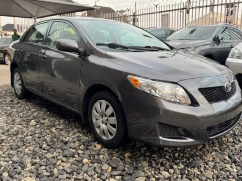 Toyota Corolla   - 2010