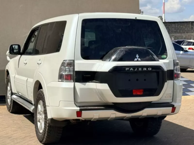 Mitsubishi Pajero   - 2018