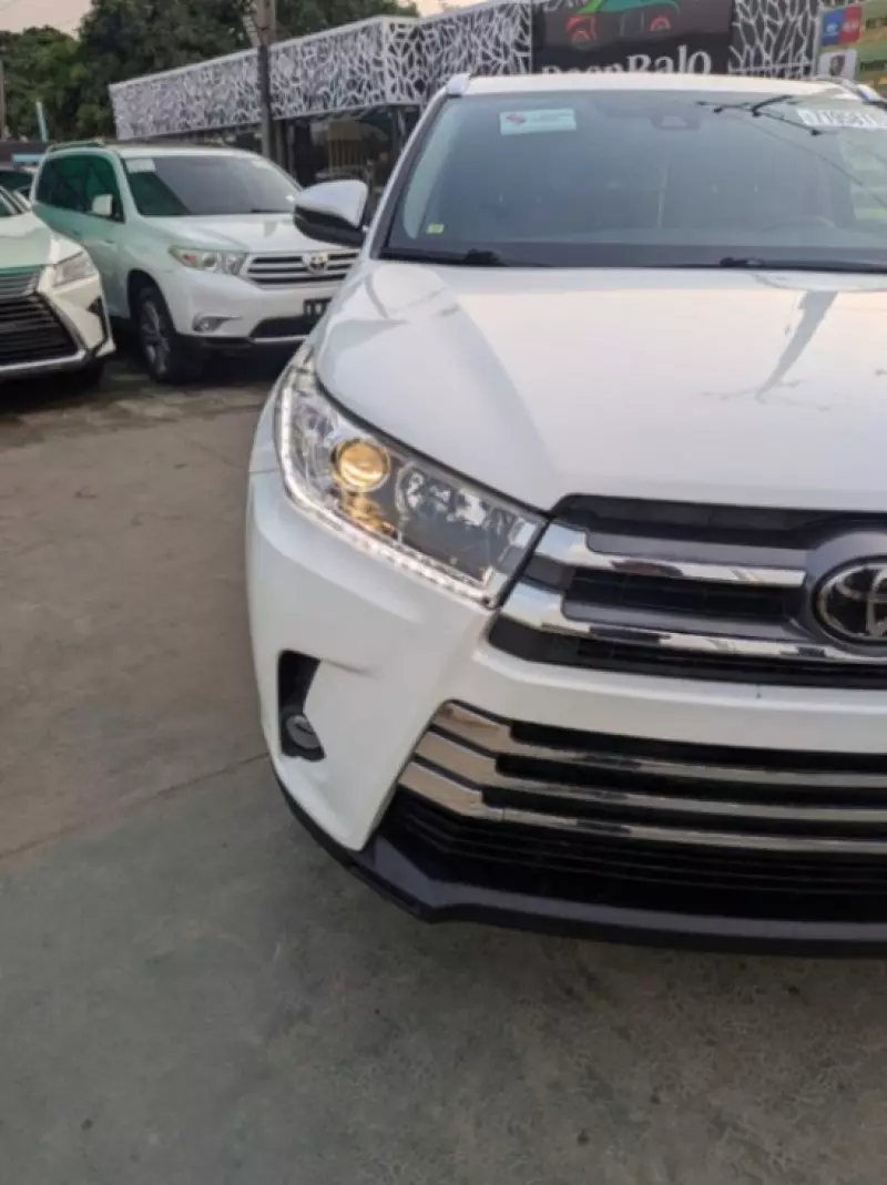 Toyota Highlander   - 2017