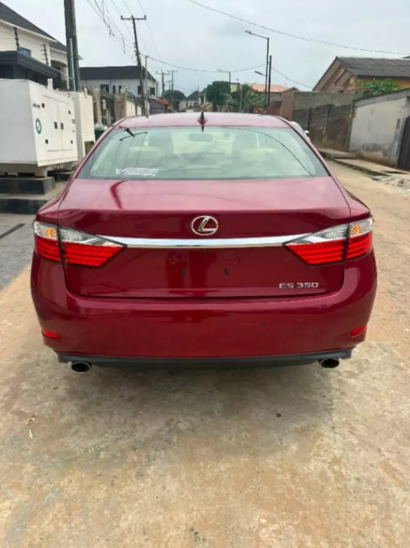 Lexus ES   - 2015