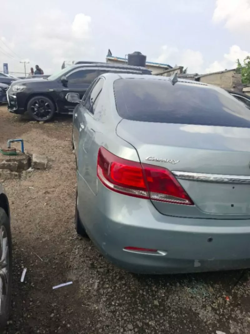 Toyota Camry - 2010