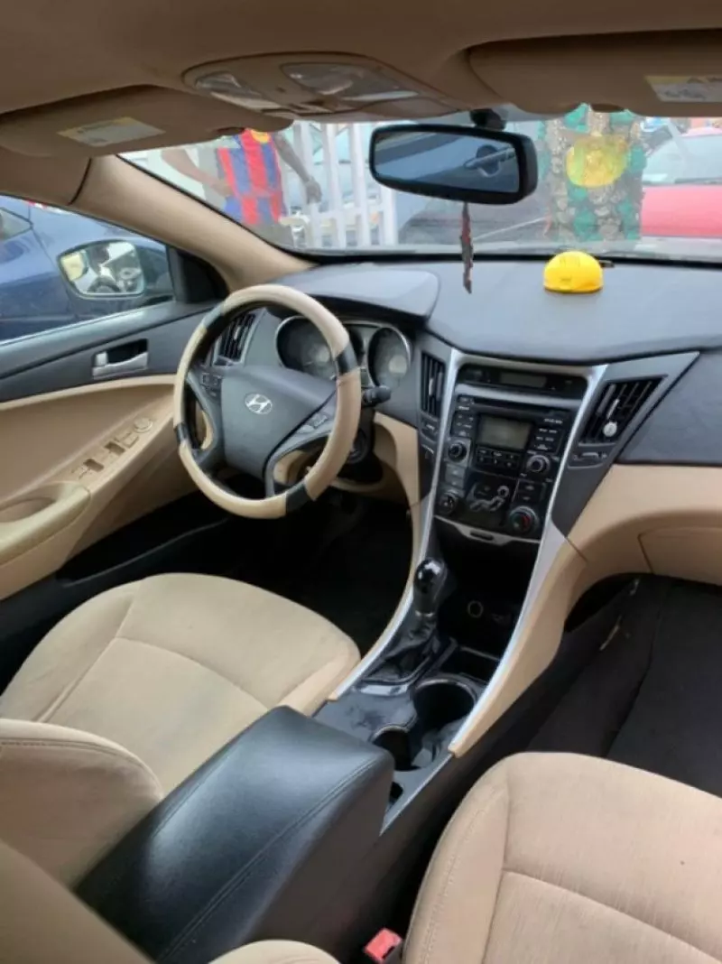 Hyundai Sonata   - 2011