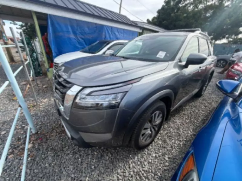 Nissan Pathfinder   - 2022