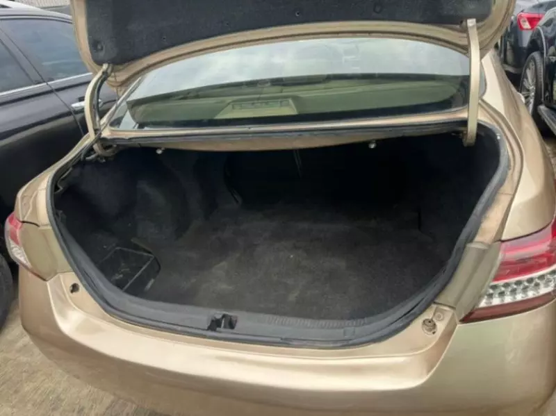 Toyota Camry   - 2010