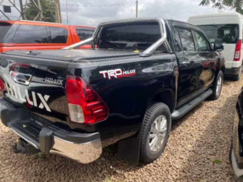 TOYOTA Hilux   - 2022