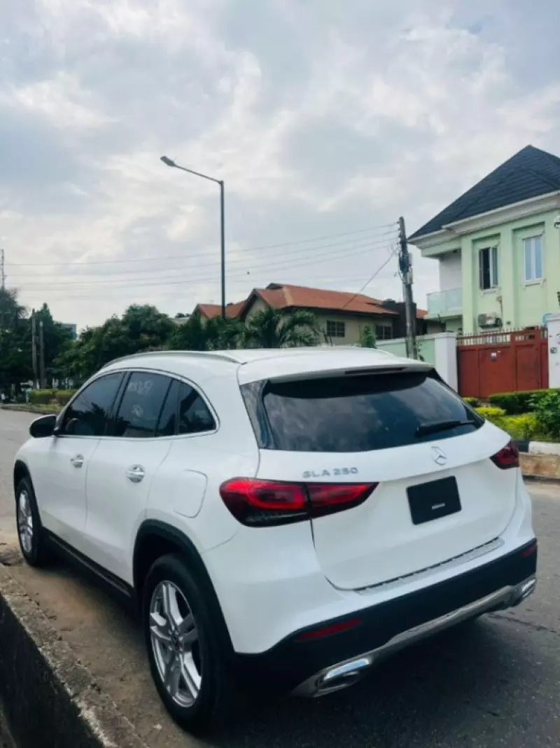 Mercedes-Benz GLA-Class   - 2021