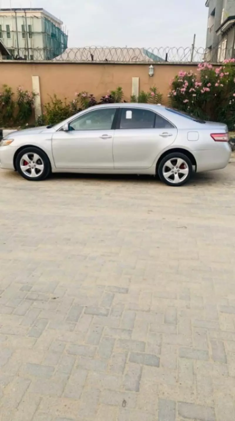 Toyota Camry   - 2011