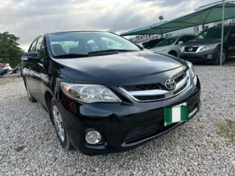 TOYOTA corolla   - 2010