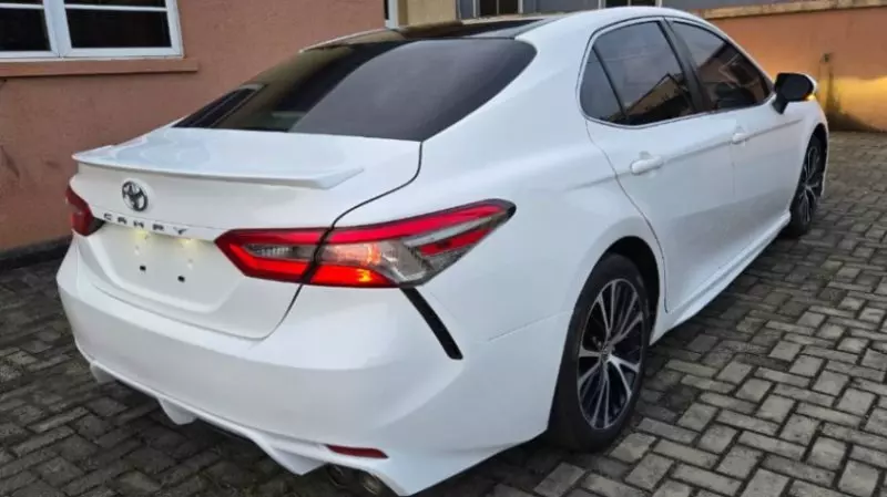 Toyota Camry   - 2018