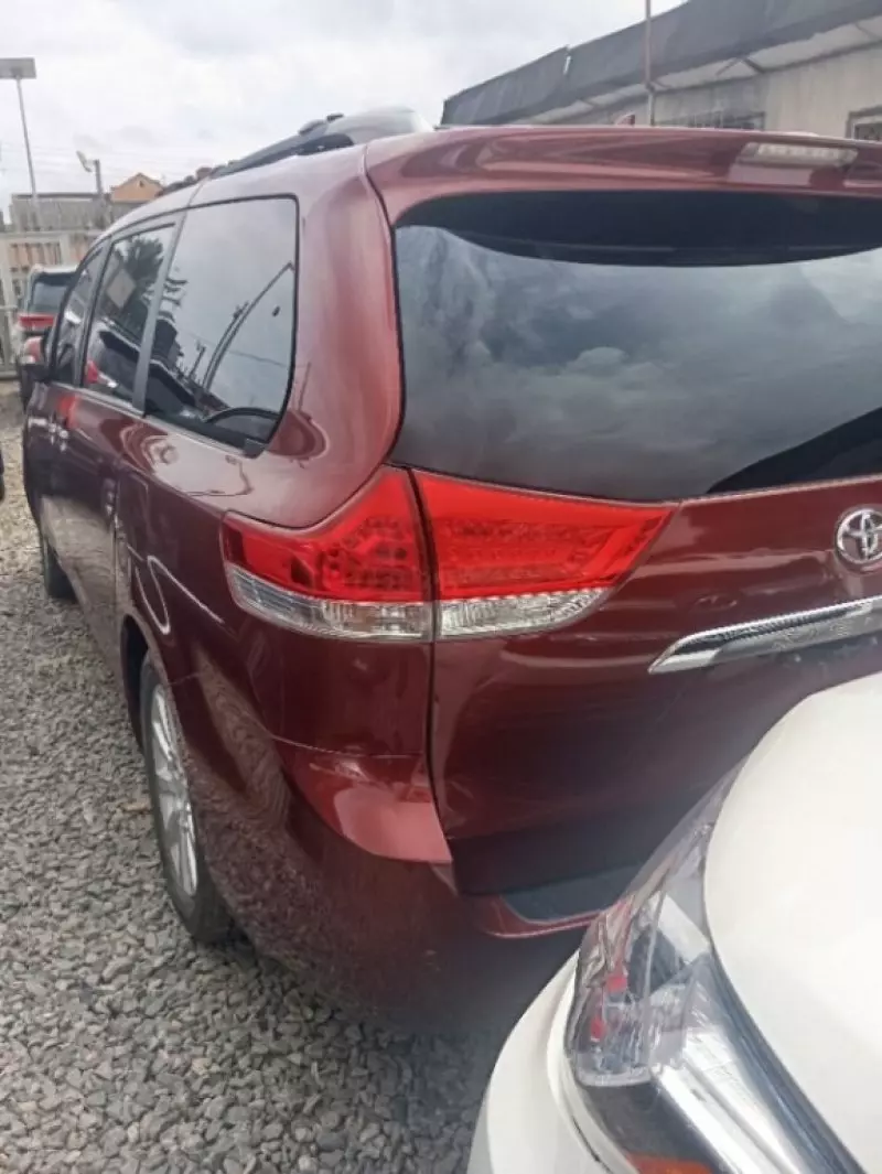 TOYOTA Sienna - 2014