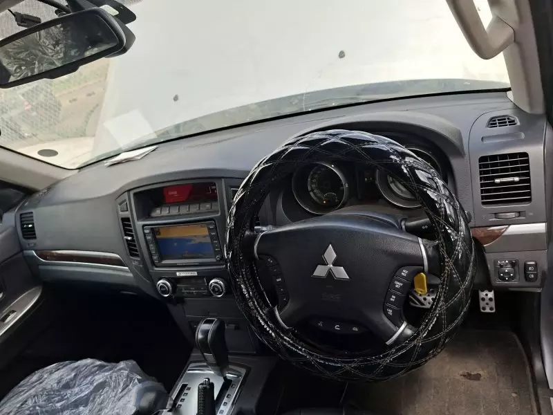 Mitsubishi Pajero   - 2011