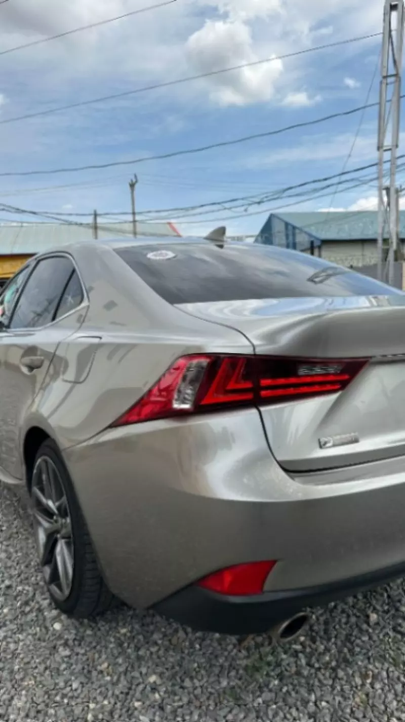 Lexus IS   - 2015