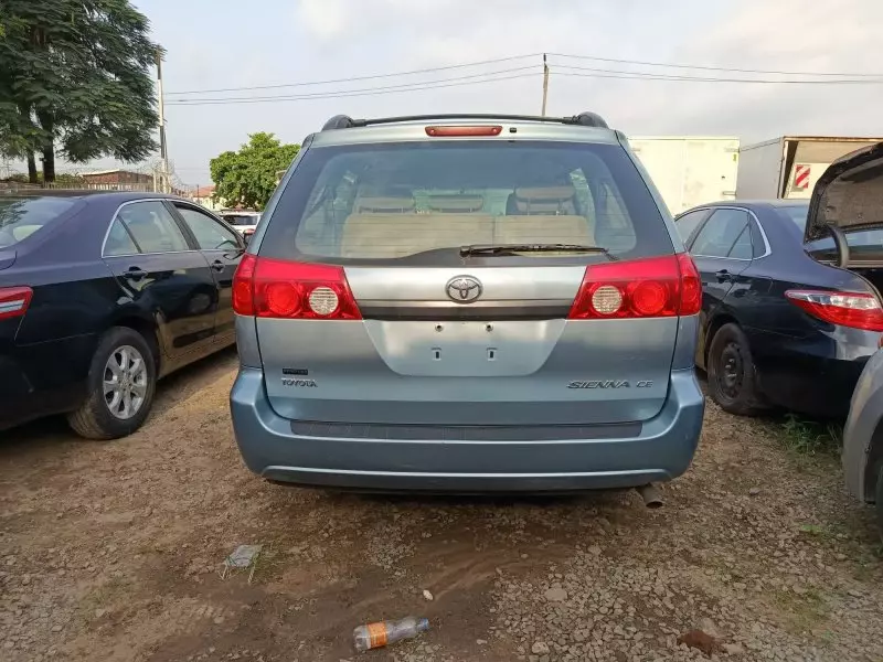 Toyota Sienna   - 2006