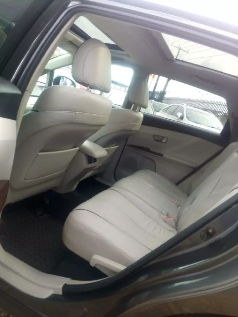TOYOTA Venza   - 2011